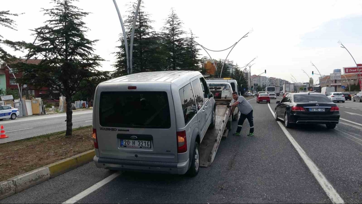 Yolun karsna gemeye alan gen kz aracn arpmasyla hayatn kaybetti