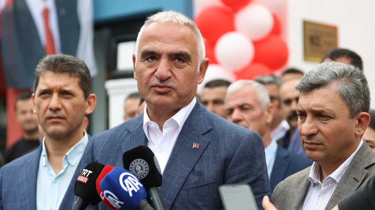 Bakan Ersoy: Hedef 5 milyon ngiliz turist 