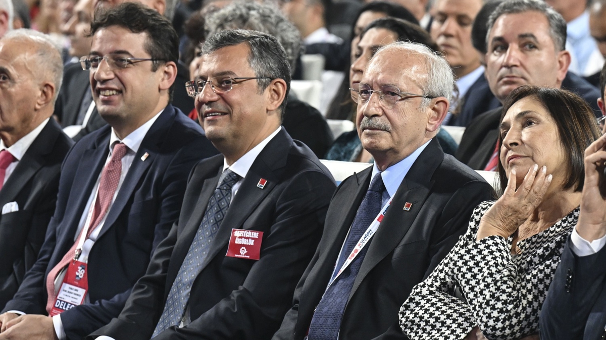 Entrika gecesi! CHP kurultay ilklere sahne oldu