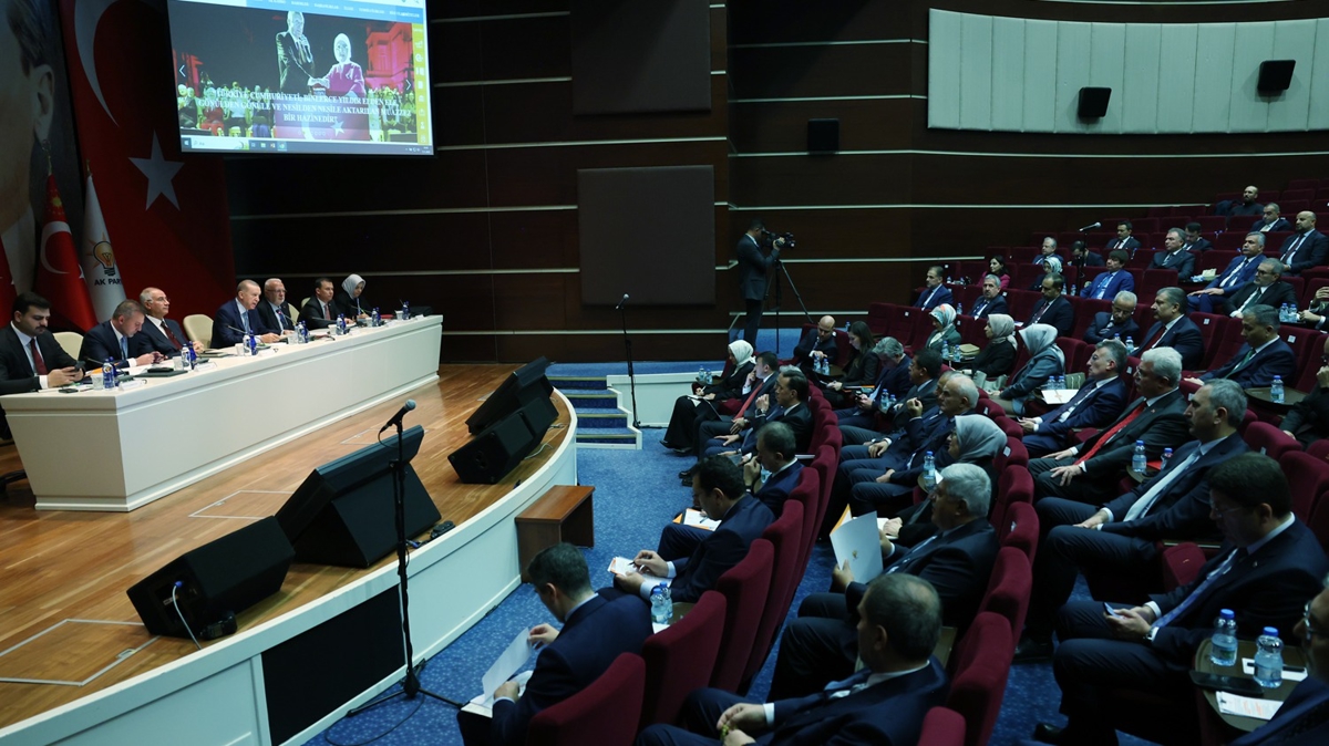 AK Parti Genel Merkezinde basna kapal gerekleen MKYK toplants 2 saat 30 dakika srd