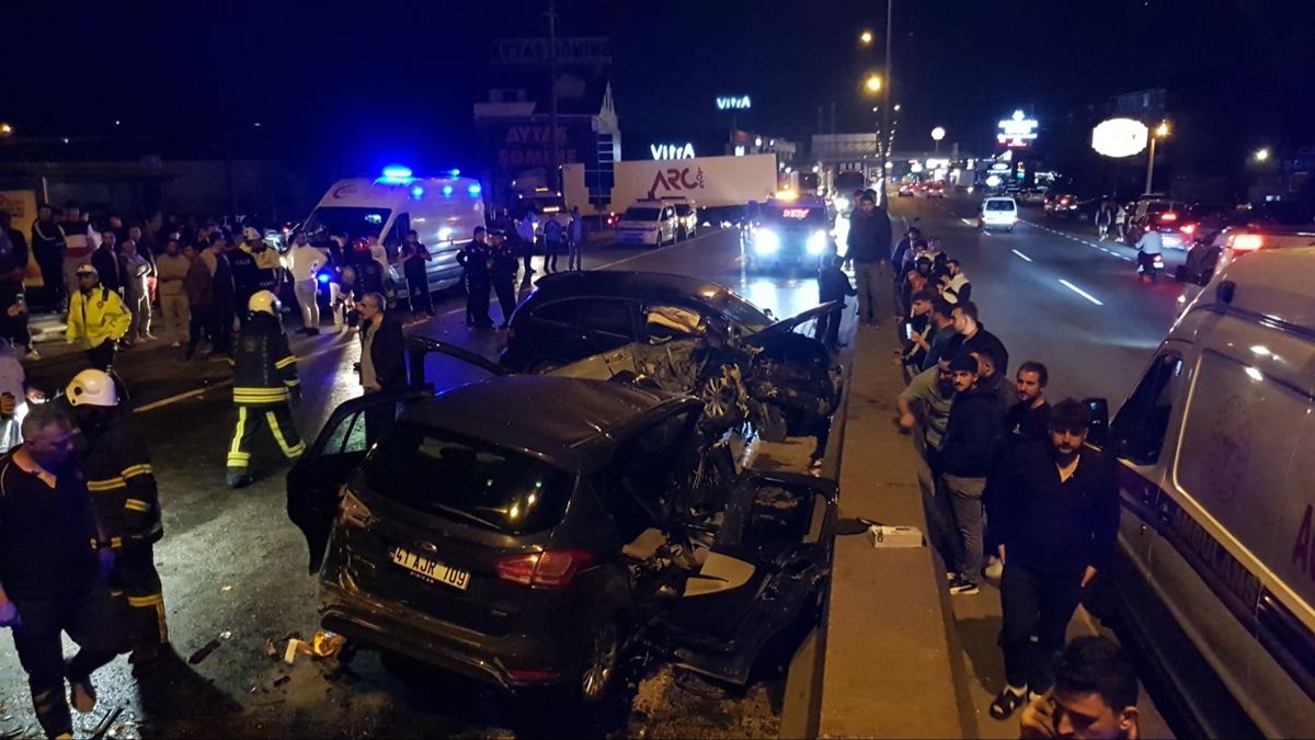 D-130 kara yolunda feci kaza: 2 l, 7 yaral