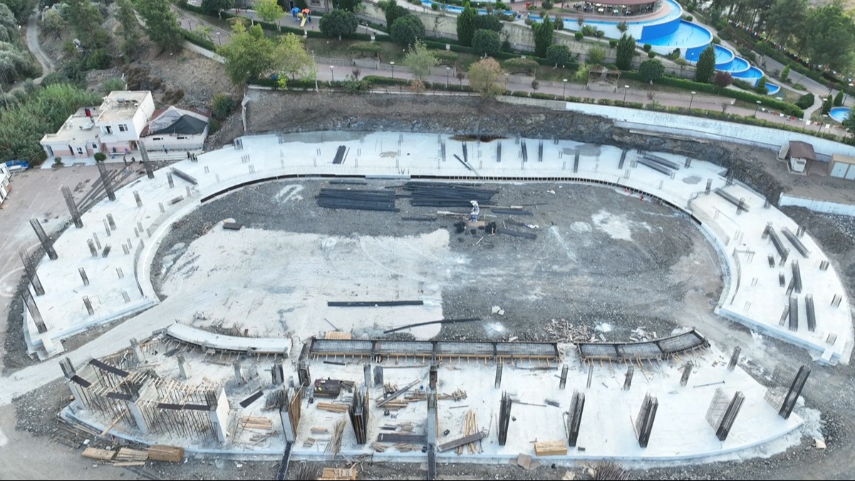 Kumluca Atatürk Stadyumu'nda çalışmalar devam ediyor