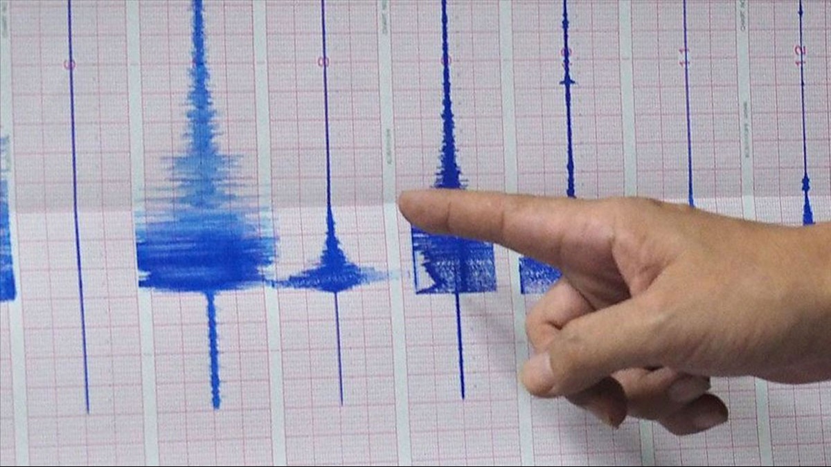Endonezya'da pe pee iki byk deprem meydana geldi