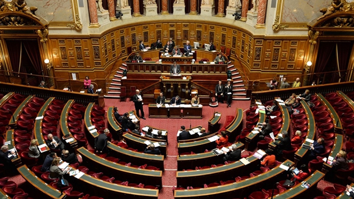 Fransz Senatosu yasaklad: Oturumu olmayanlar cretsiz tedavi olamayacak
