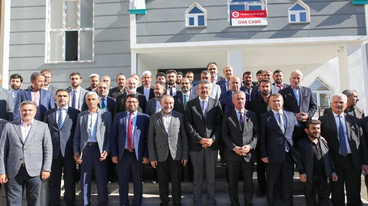 Terr saldrlaryla kullanlamaz hale gelmiti... Ova Camii ibadete ald