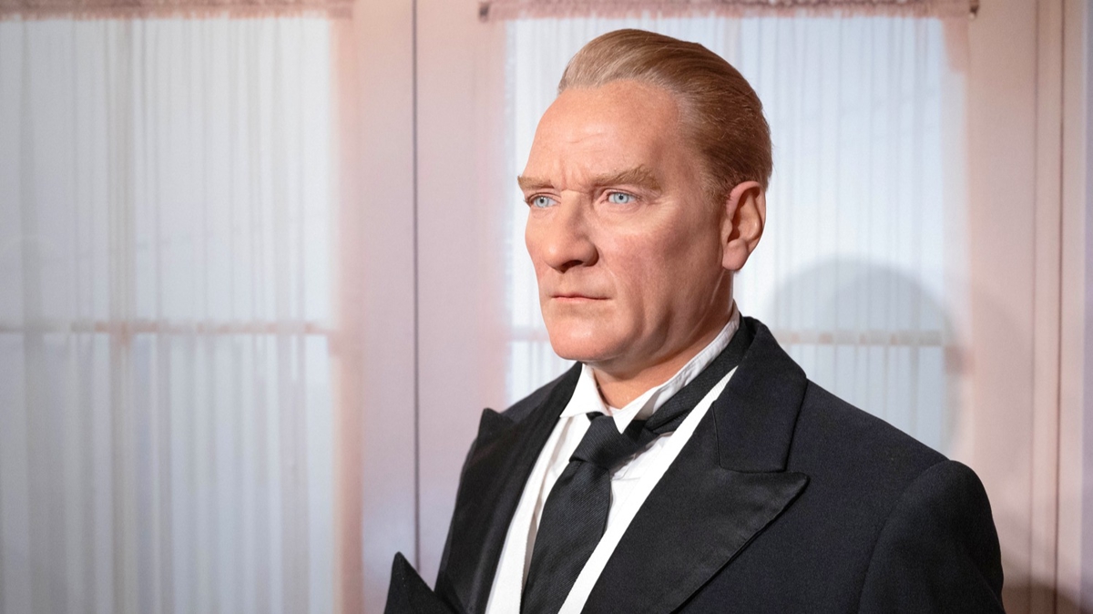 Atatrk'n balmumu heykeli, Berlin'de ziyarete alyor