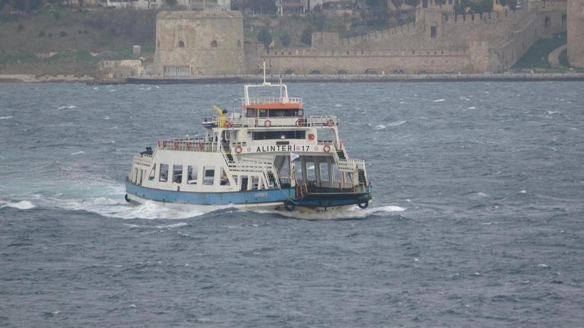 Bozcaada ve Gkeada'ya feribot seferlerine frtna engeli