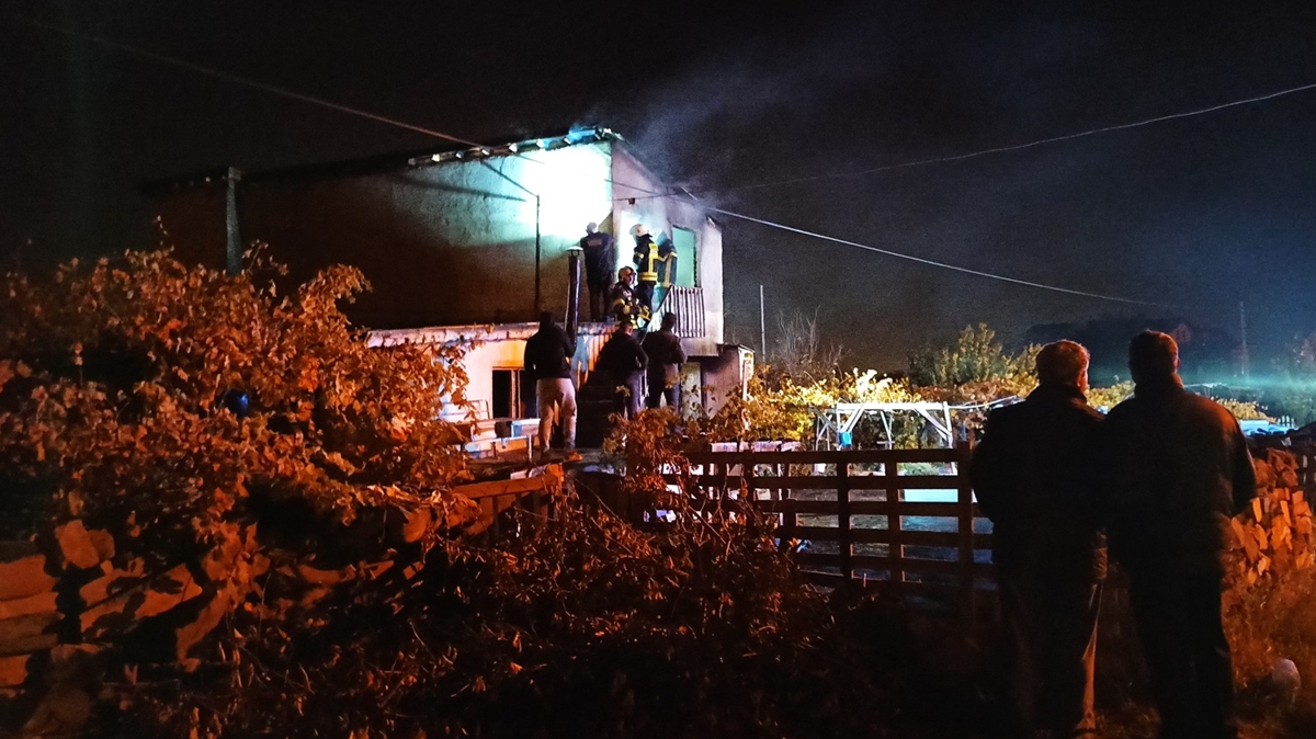 Kayseri'de korkutan yangn! Bir ev kullanlamaz hale geldi