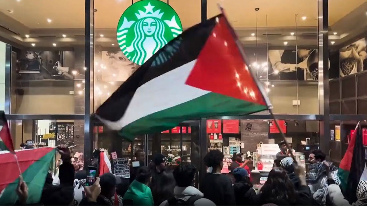 �srail'e destek veren Starbucks'a Times Meydan�'nda protesto