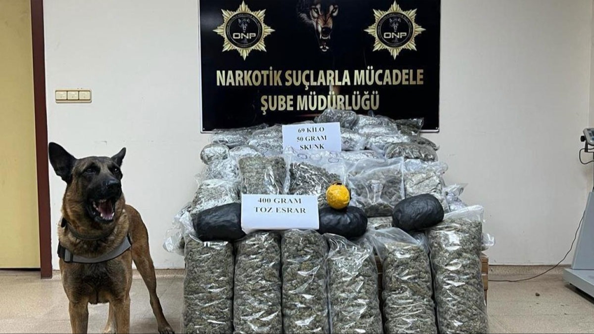 Otoyolda durdurulan aratan 69 kilo uyuturucu kt