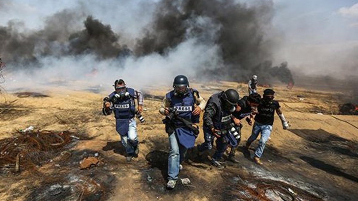 S�n�r tan�mayan gazeteciler, gazetecilere ''ter�ristten farks�zlar'' diyen �srailli eski bakana tepki g�sterdi