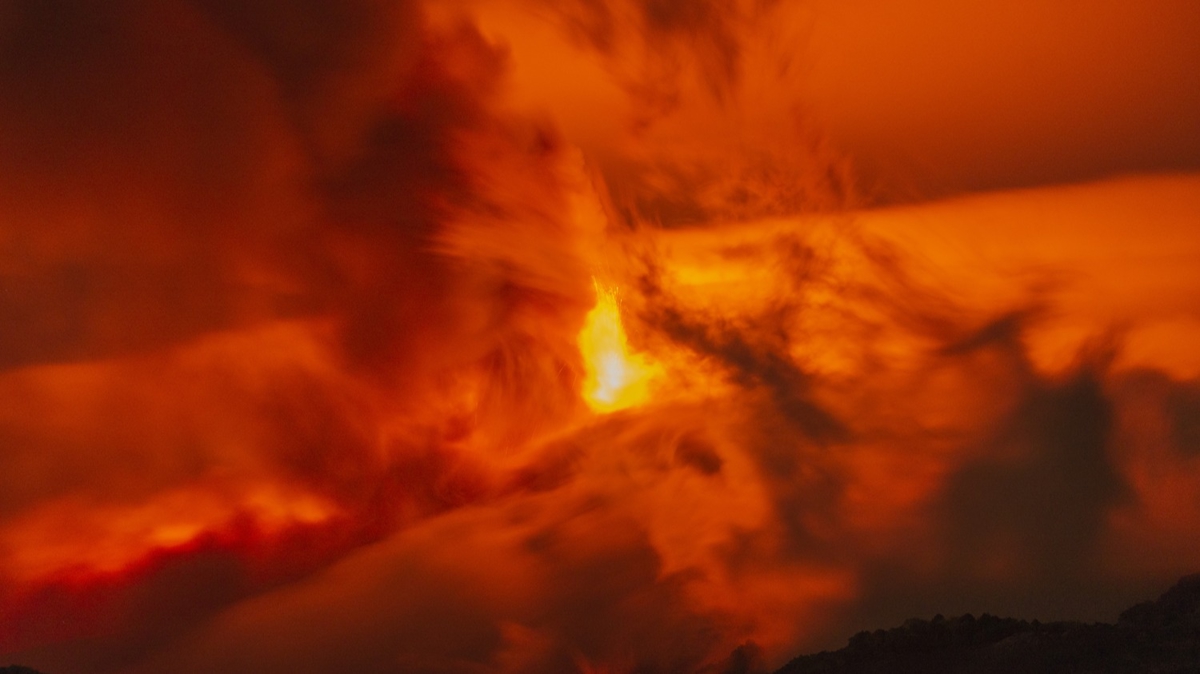 Etna Yanarda faaliyete geti! Hava trafii iin krmz uyar