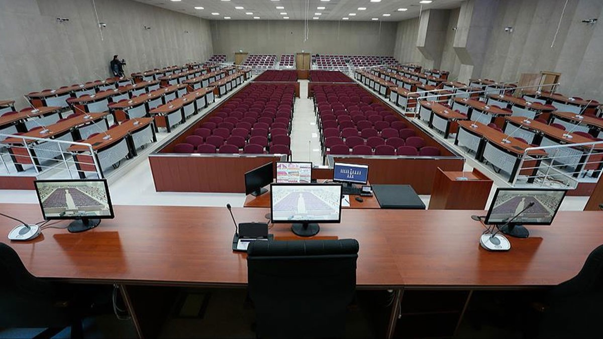 FET'nn avukatlk yaplanmas davas: bir pheliye 15 yla kadar hapis istendi