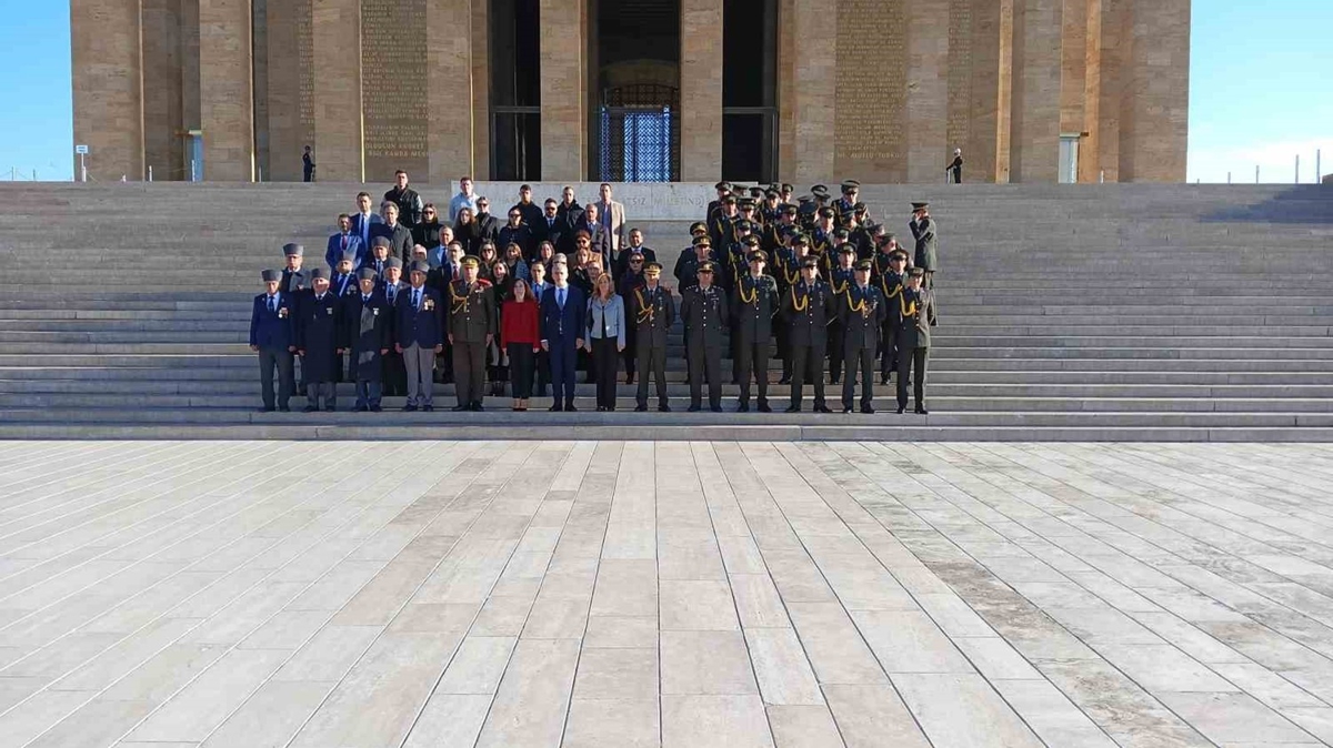 Bykeli Korukolu Antkabir'de 