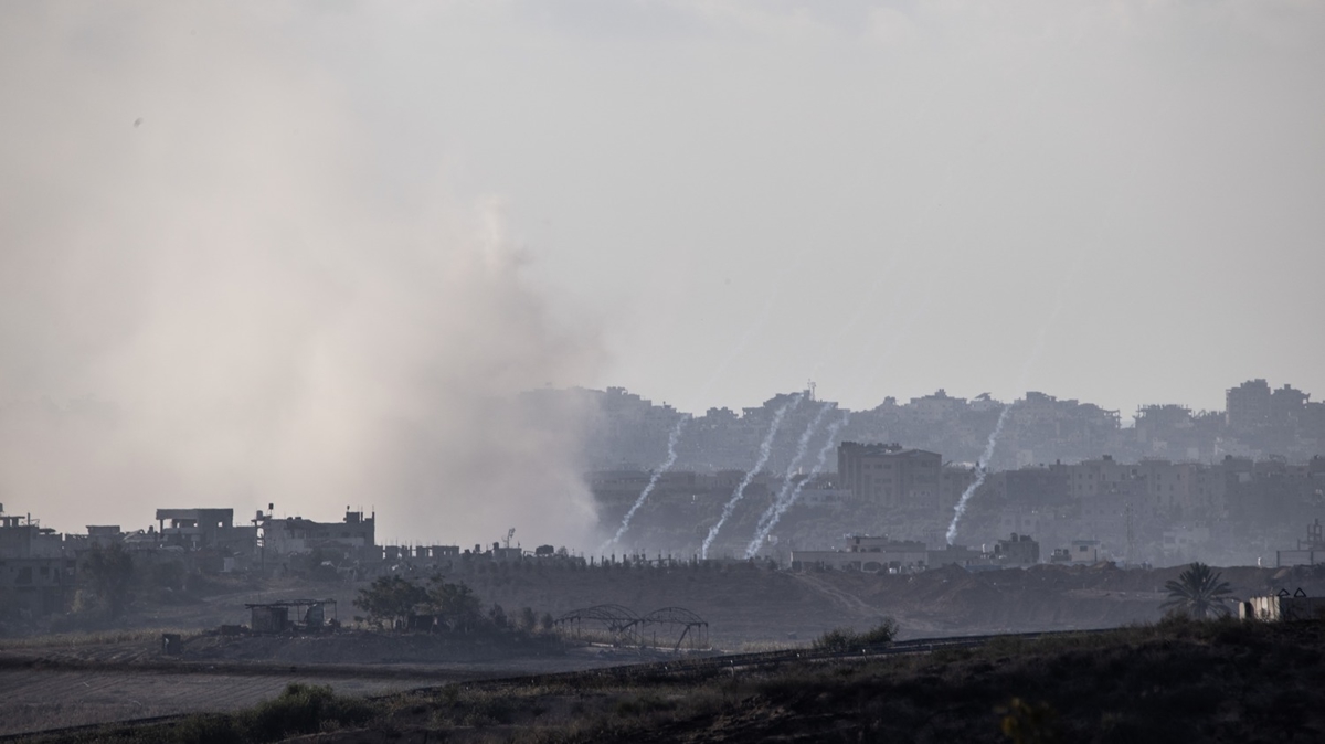 srail, Gazze'ye hava saldrlarn srdryor
