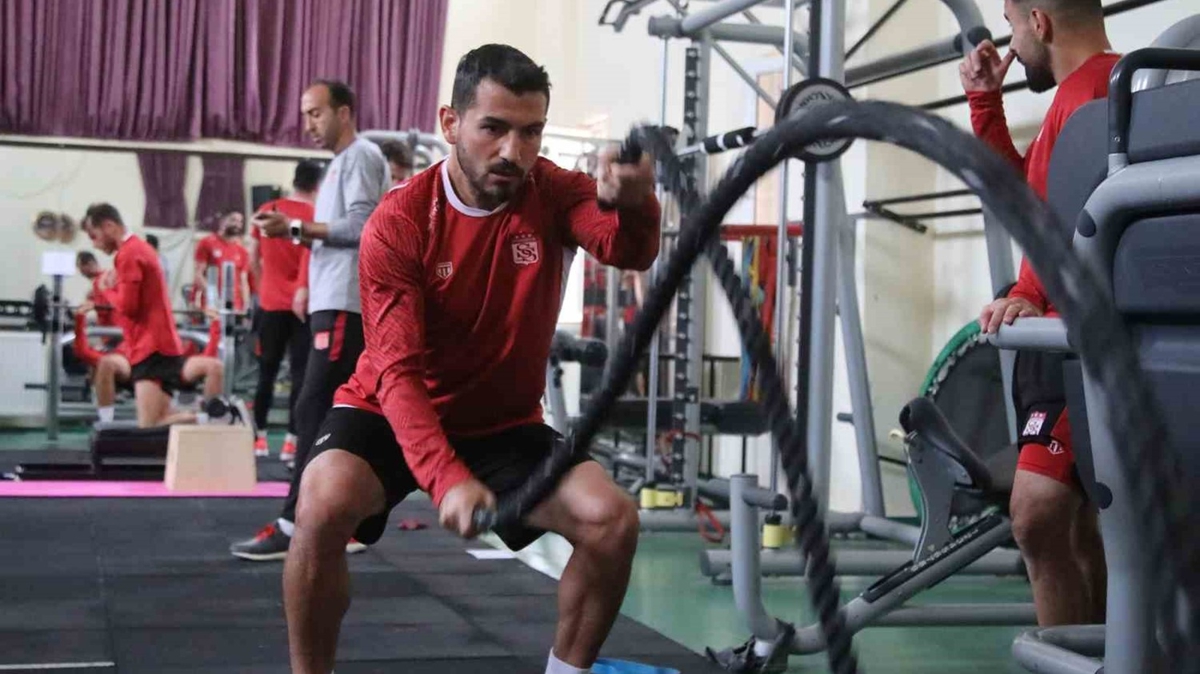 Sivasspor, Sper Lig almalarn salonda srdrd 