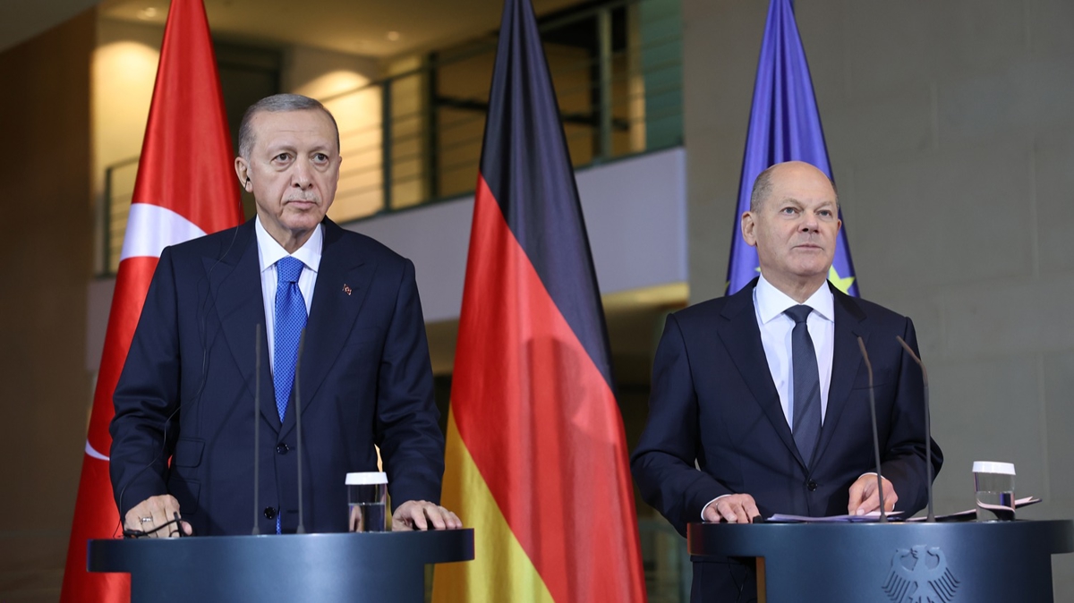 Cumhurbakan Erdoan canl yaynda gazeteciye haddini bildirdi! 