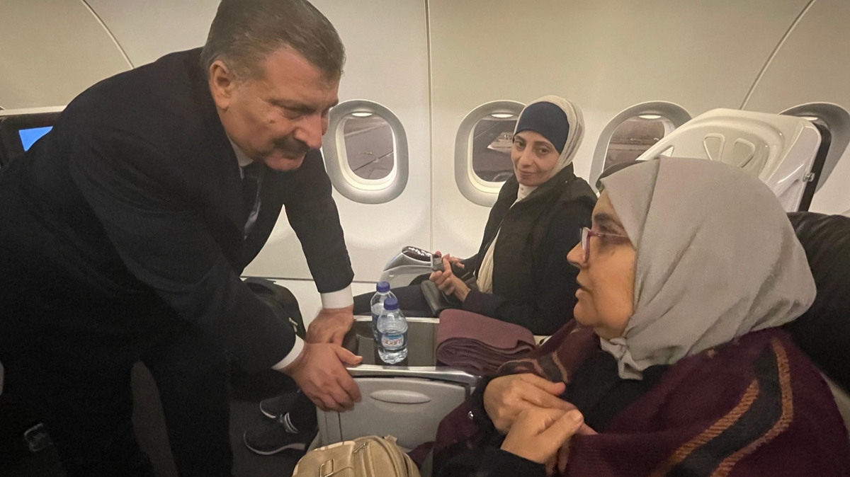 Bakan Koca: Gazzeli 27 hastann tehisleri kesinleti, tedavileri devam ediyor