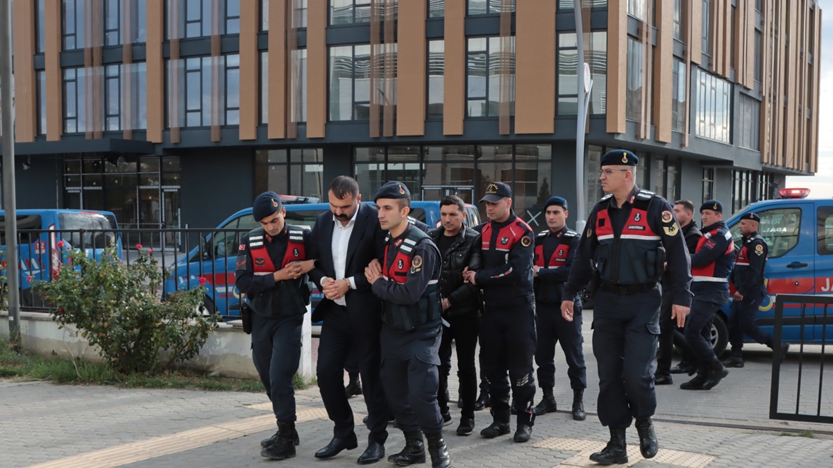 Uluslararası uyuşturucu kaçakçılarına darbe! Örgüt elebaşı dahil 4 kişi yakayı ele verdi 