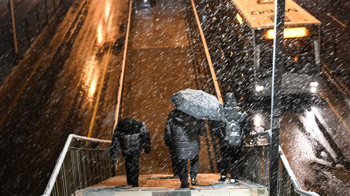 stanbul'da baz blgelerde kar balad