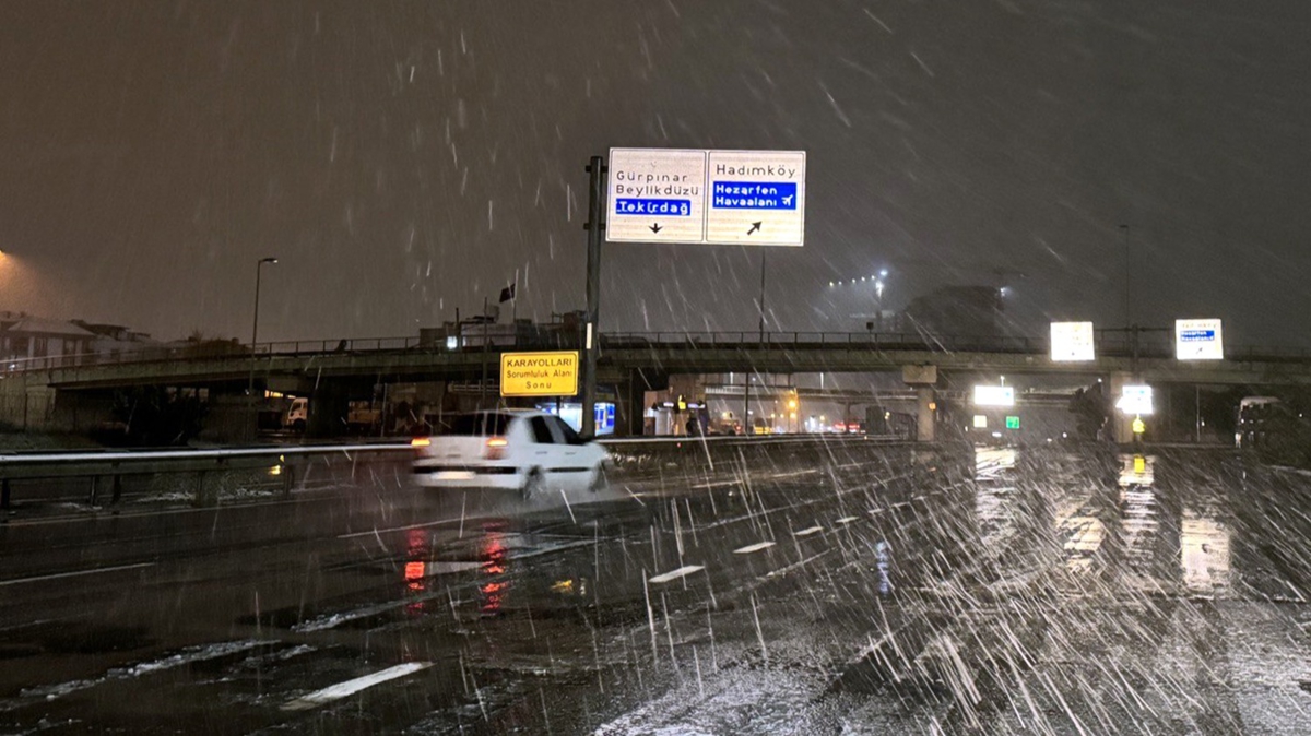 stanbul'da kar ve frtna etkili oldu