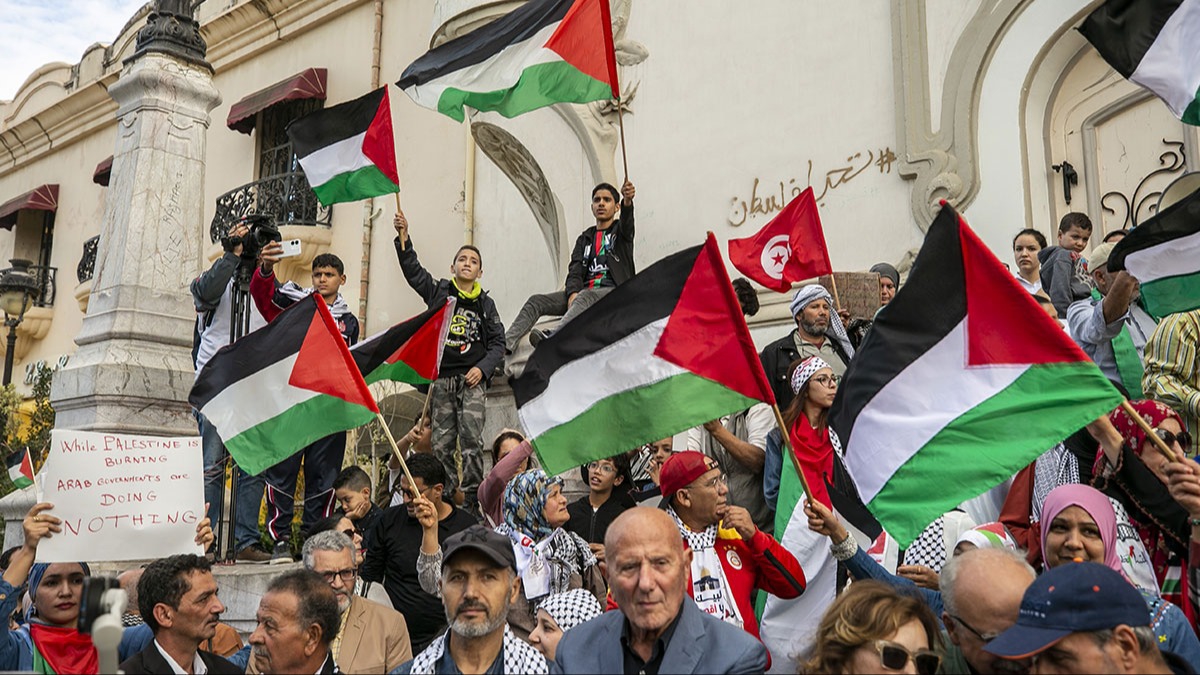 Tunus'ta ABD Bykelilii nnde protesto 