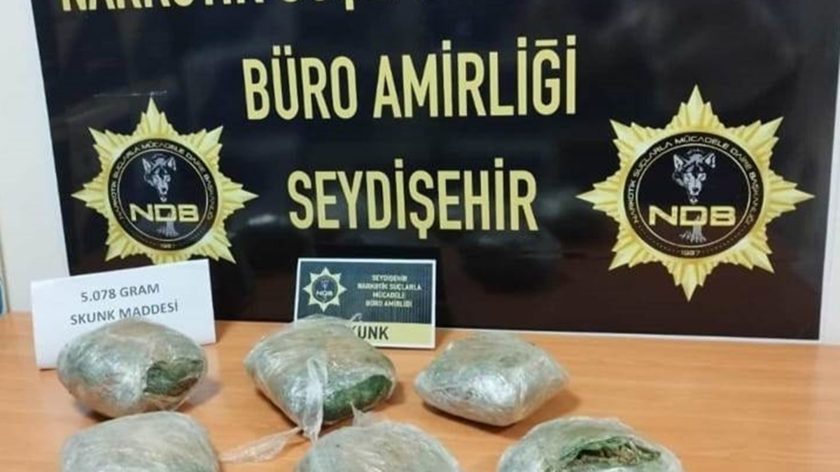 Konya'da durdurulan arata 5 kilo uyuturucu ele geirildi