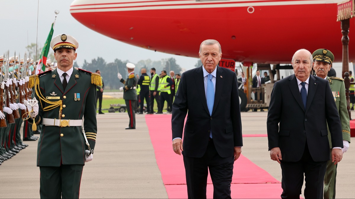 Cezayir'de kritik temas! Bakan Erdoan resmi trenle karland