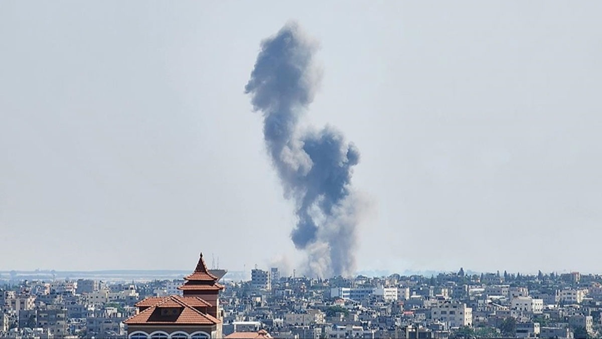 İsrail, sivillere ait bir aracı vurdu: 4 ölü