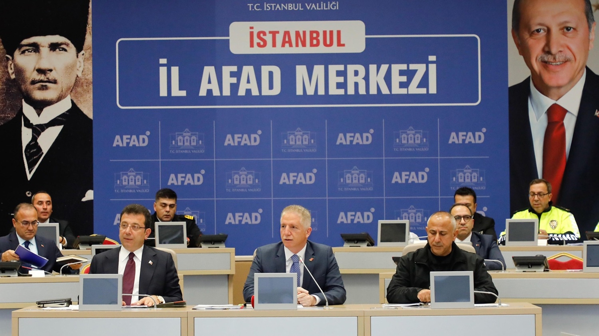 İstanbul'da karla mücadele kapsamında alınacak tedbirlere ilişkin toplantı yapıldı