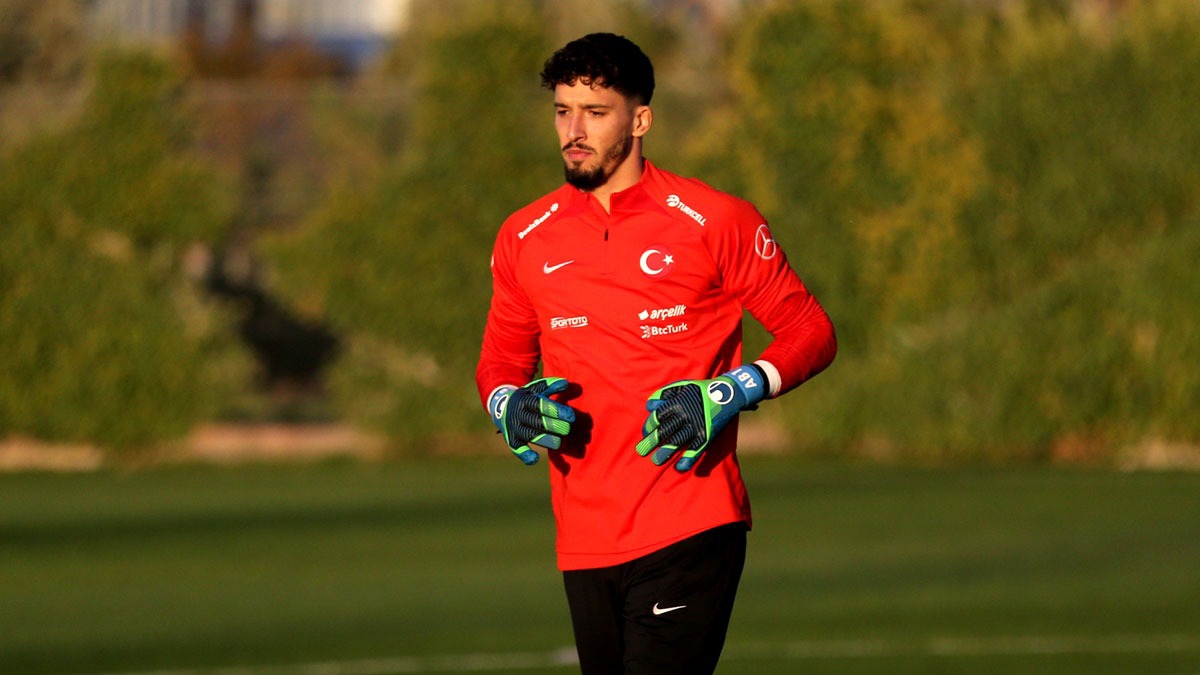 Kanarya'nn kaptan Cimbom'a! Galatasaray'dan Altay Bayndr srprizi