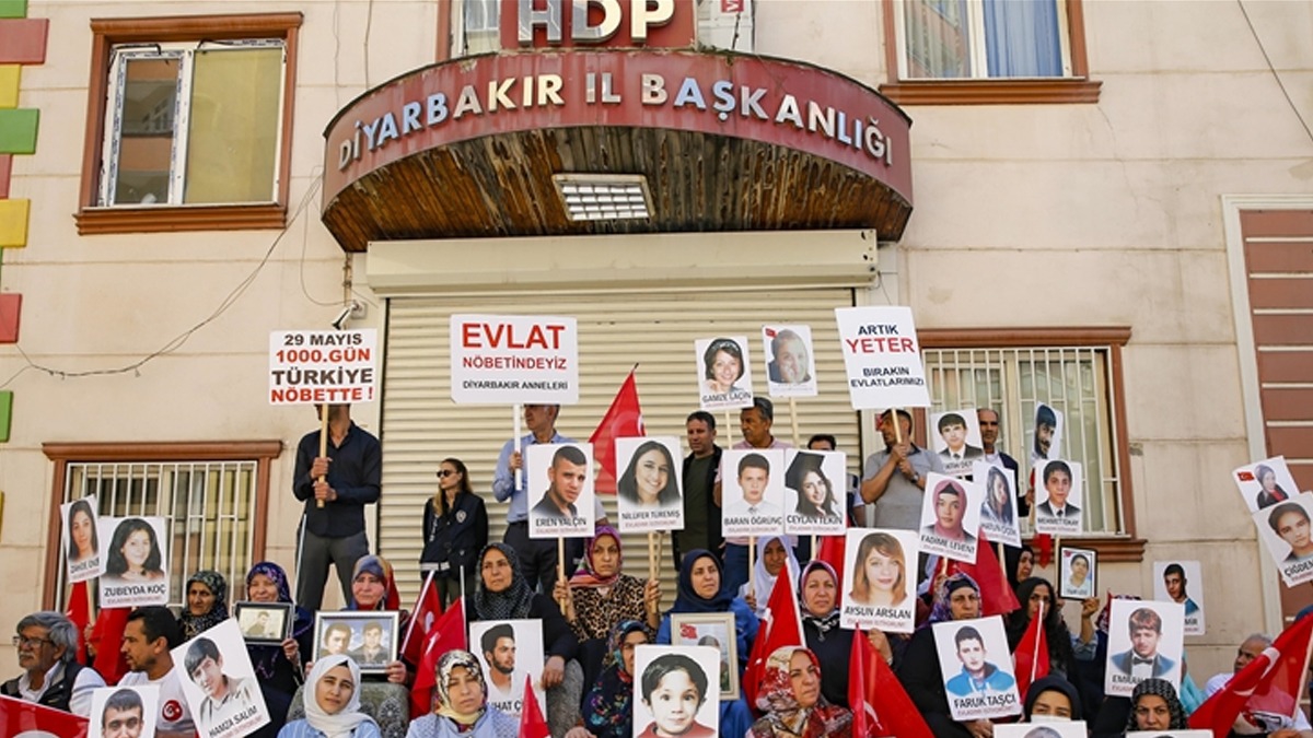 Van'da ailelerin evlat nöbeti kararlılıkla sürüyor