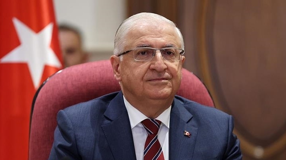 Bakan Gler'den retmenler Gn paylam