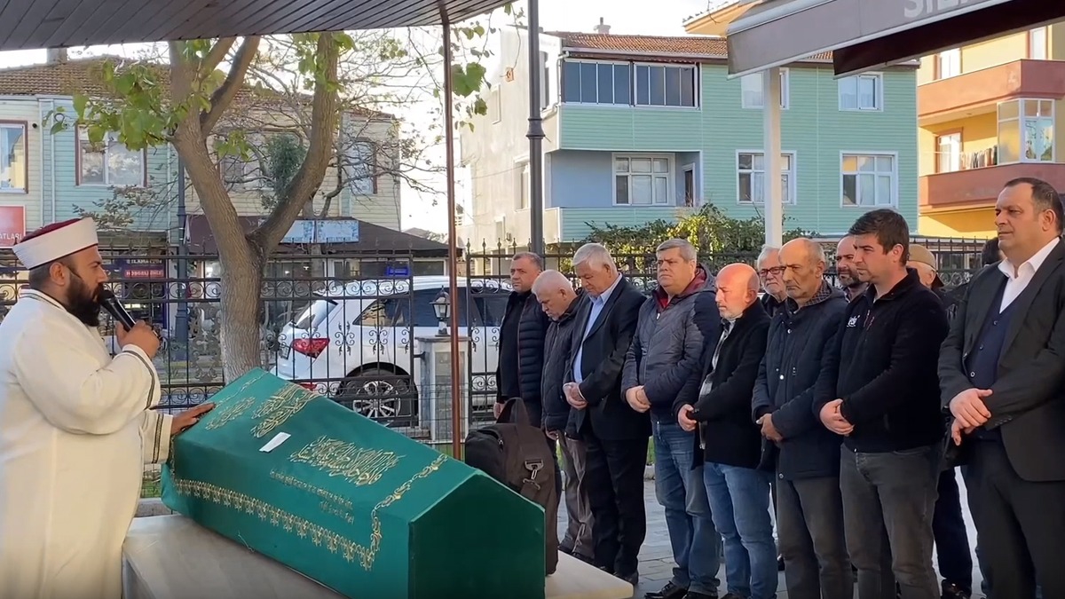 Kafkametler gemisinin mrettebatndan smail Kaptan'n cenazesi topraa verildi