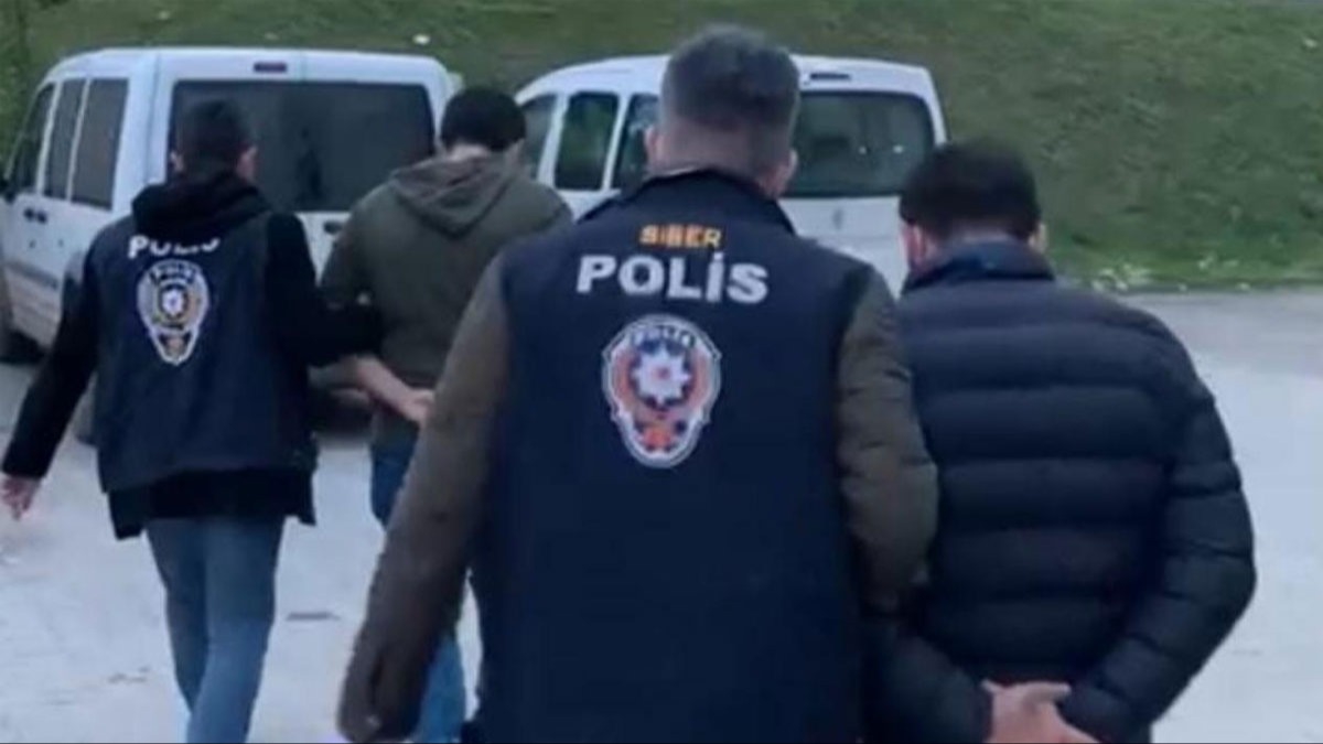Kendilerini polis olarak tantp, 2 milyon liralk vurgun yaptlar: 2 zanl yakaland