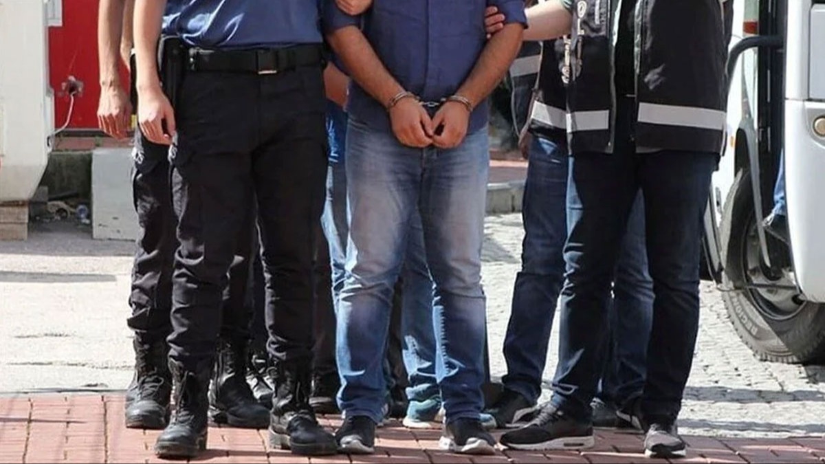 Konya'da FET'nn TSK mahrem yaplanmasna operasyon: 12 gzalt