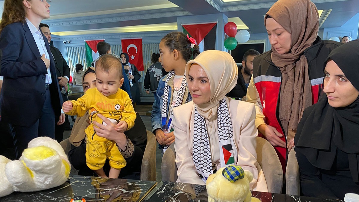 Bakan Gkta: stanbul'a getirilen Filistinlilere psikososyal destek srecini balattk