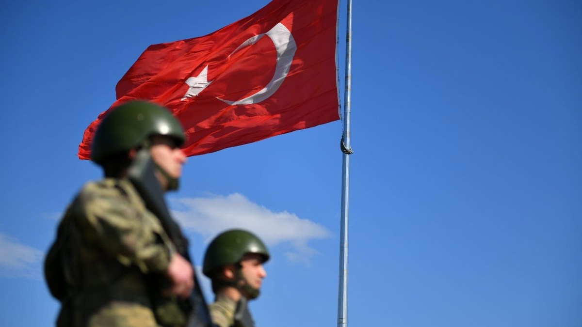 Yunanistan'dan Trkiye'ye zorla gnderilmeye allan 3 kiiden 2'si terr rgt mensubu kt