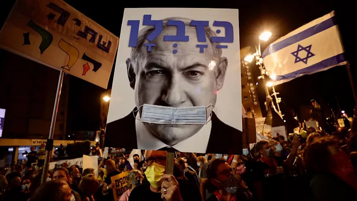 Bebek katili Netanyahu'ya soğuk duş! Binlerce İsrailli evinin önünde istifaya çağırdı