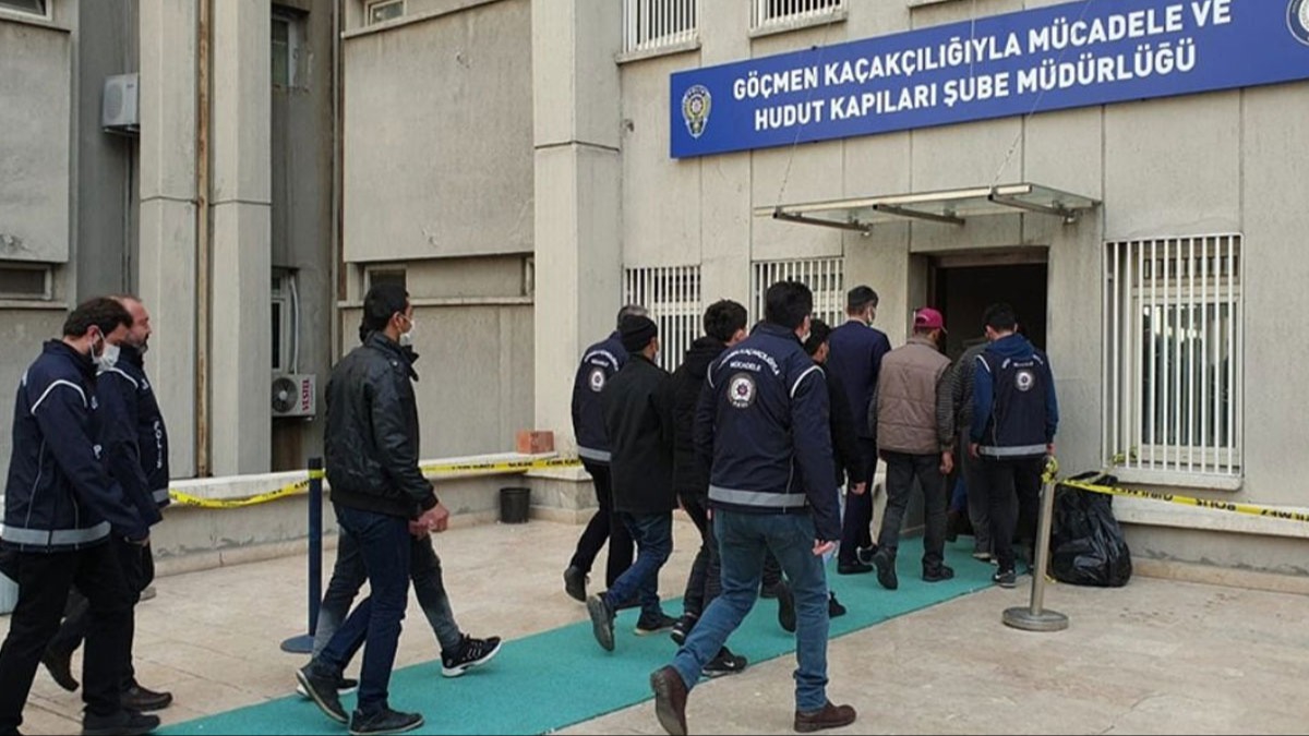 stanbul'da gmen kaakl operasyonu: 5 organizatr yakaland