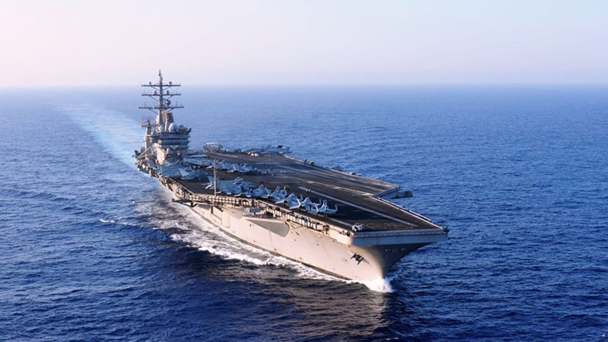 ABD'nin ''USS Dwight D. Eisenhower'' uçak gemisi Basra Körfezi'ne giriş yaptı