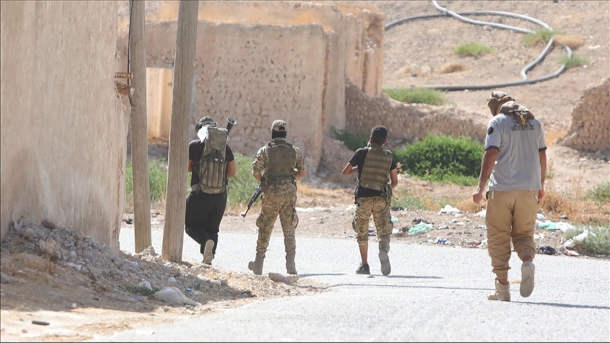 Deyrizor'da Arap airetleri PKK/YPG'nin szde karargahlarna saldr dzenledi