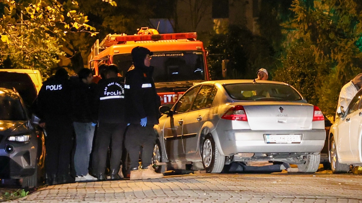 Feci lm! Park ettii otomobilin altnda kald