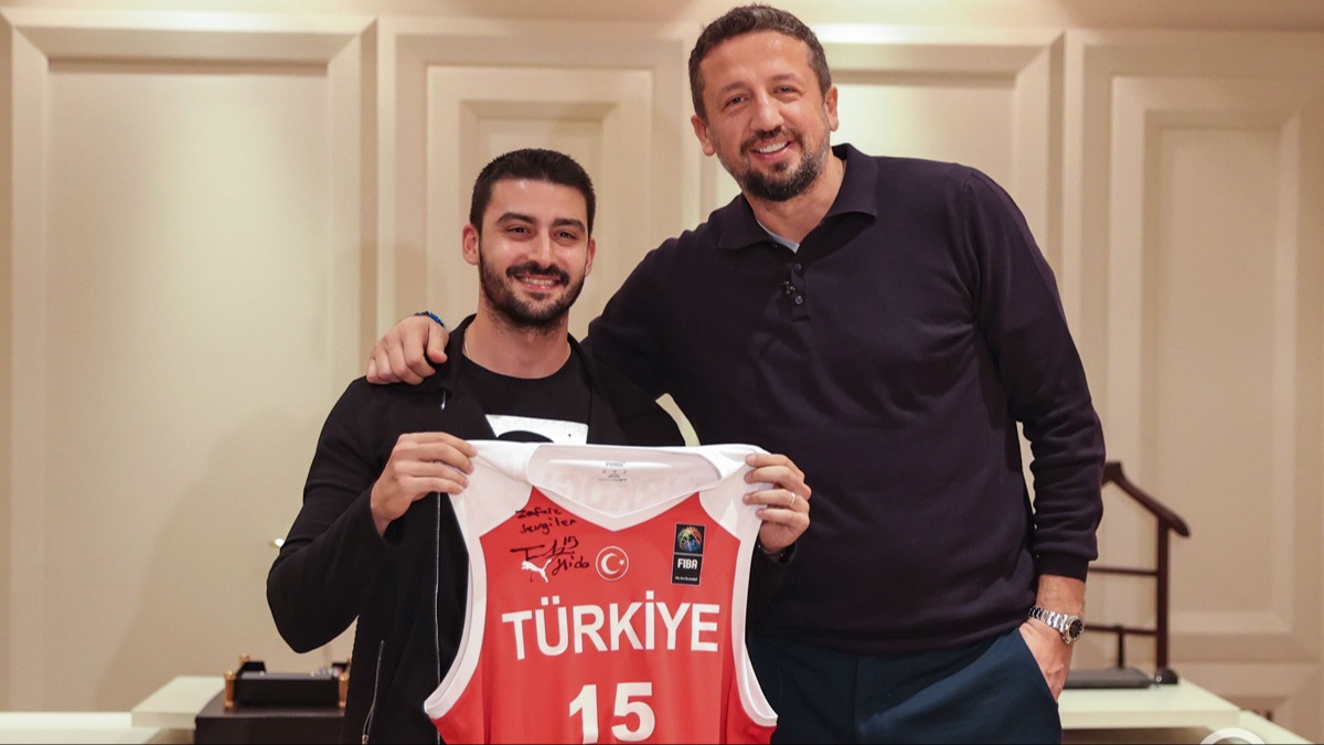 Hidayet Trkolu, 21 yl nce mektup yazan hayranyla bulutu