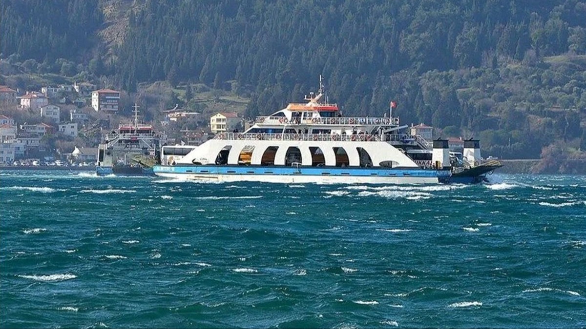 Olumsuz hava artlar nedeniyle Bozcaada ve Gkeada'ya feribot seferleri iptal edildi