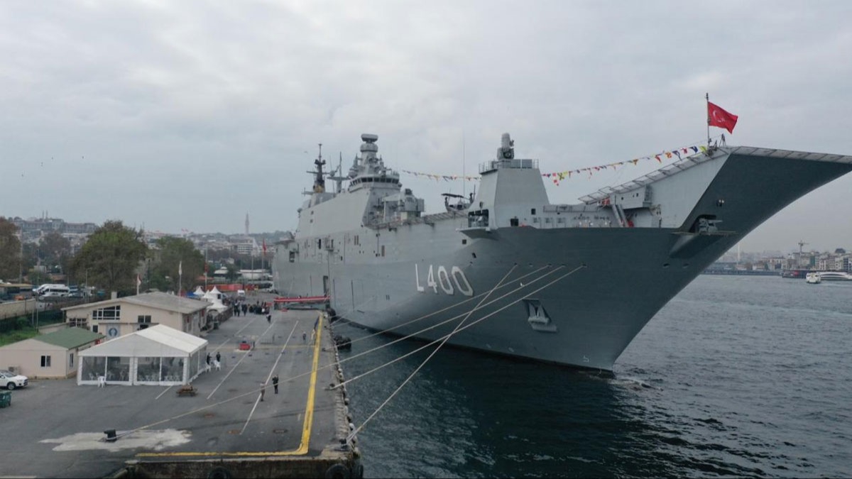 TCG Anadolu 1 haftalna zmit Krfezi'ne demirliyor