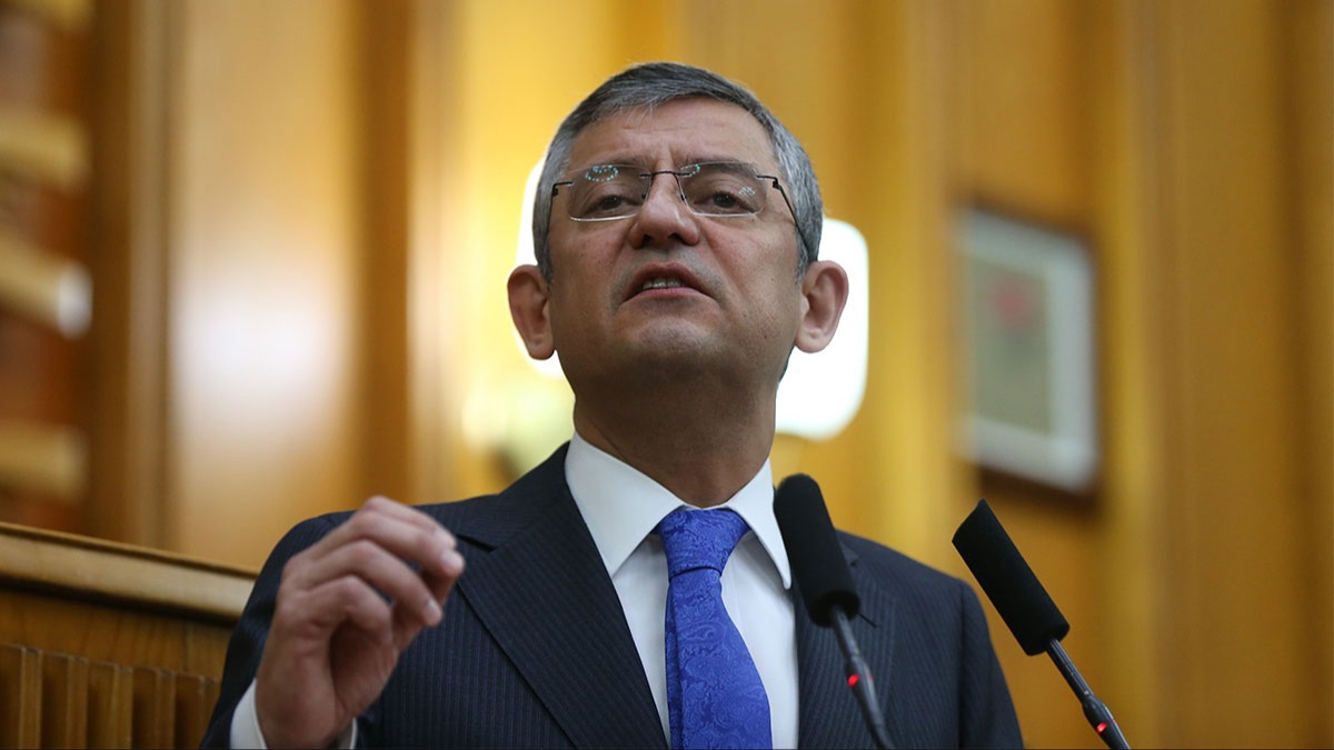 CHP bildiiniz gibi! zgr zel, TSK'ya iftira atan isimle grt 