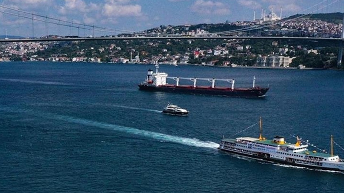 stanbul Boaz gemi trafiine ald  