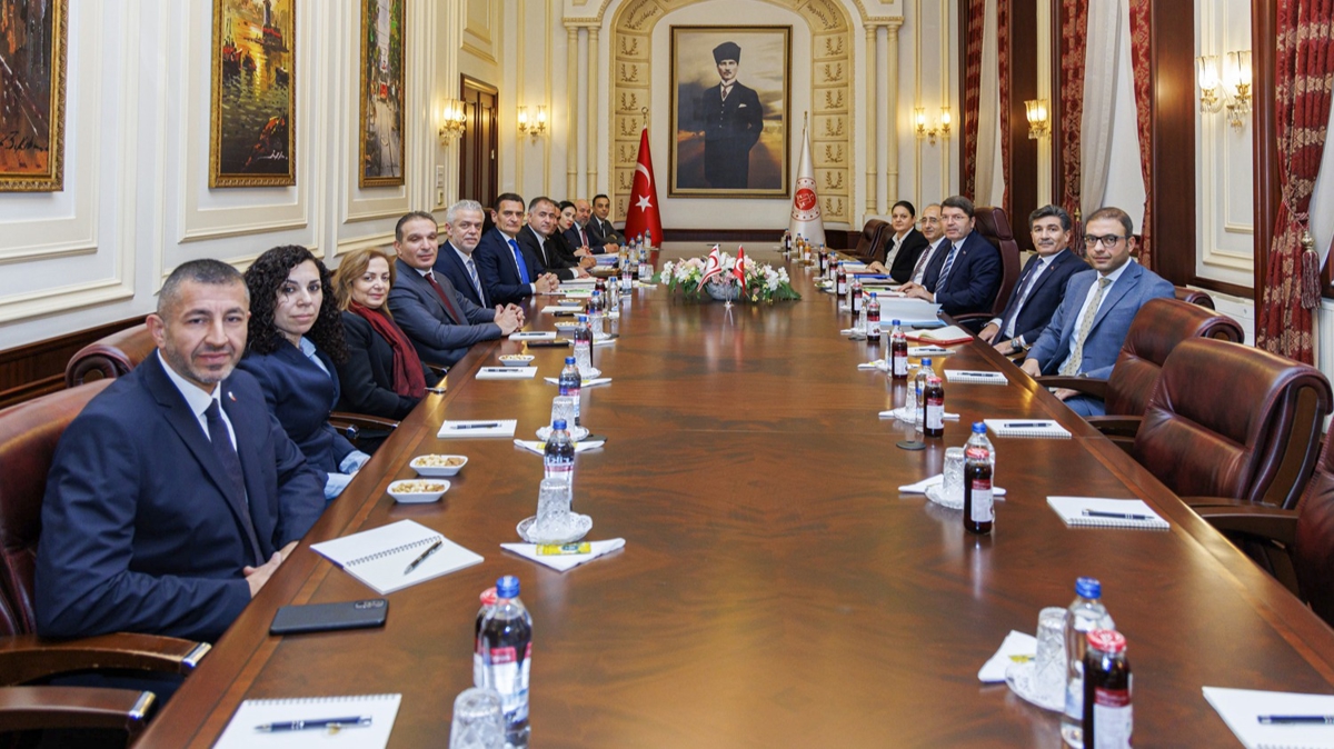 KKTC ileri Bakan Ouz: sias Oteli dava srecini yakndan takip edeceiz