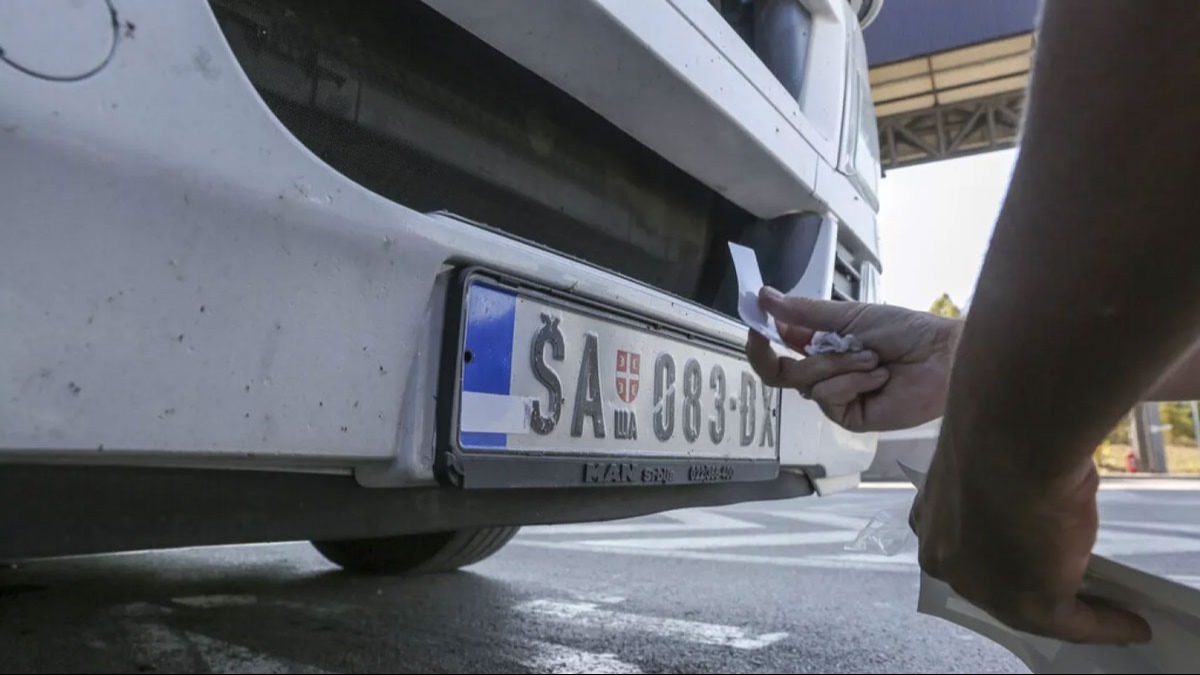 Kosova'dan Srp plakal aralara ek sre